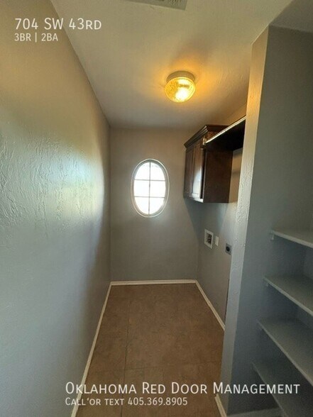 Building Photo - 704 SW 43rd St