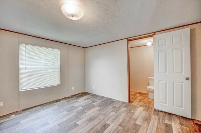 Building Photo - 2 bed 2 bath trailer available now