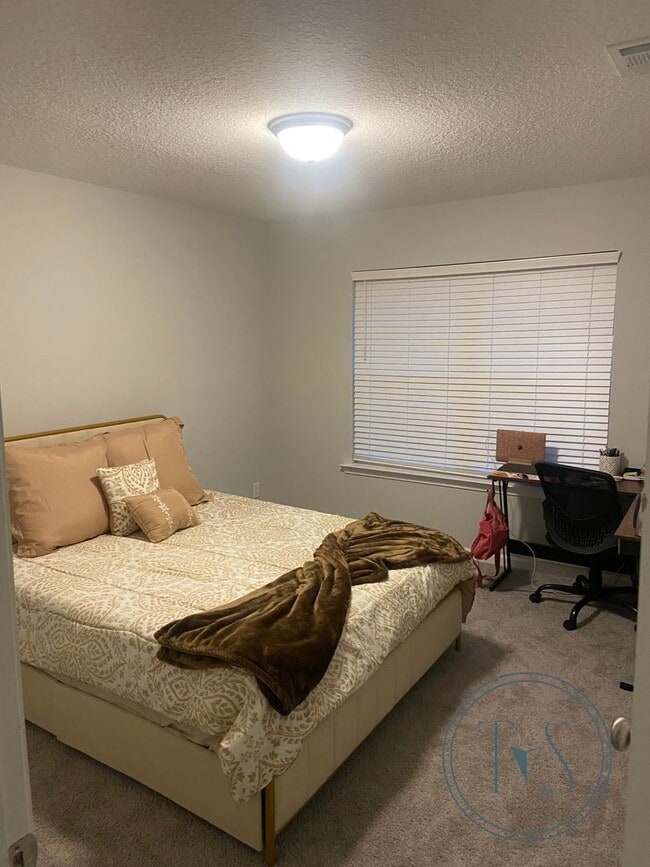 Building Photo - SPRING MOVE-IN SPECIAL AND RATE DROP ALERT...
