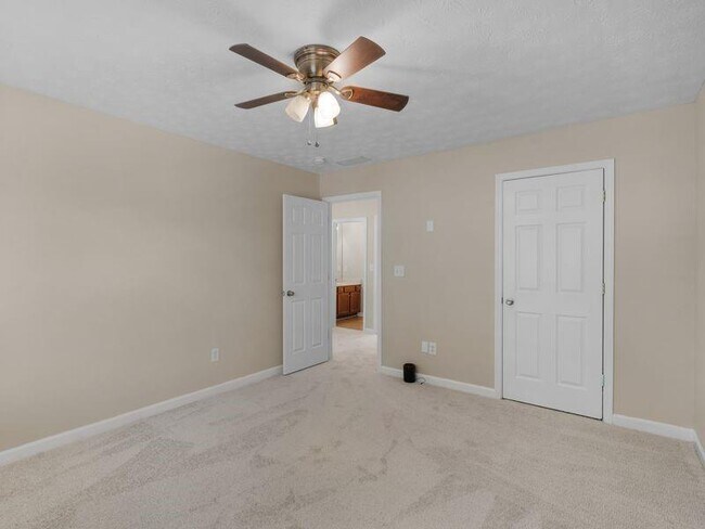 Building Photo - 362 Interlake
