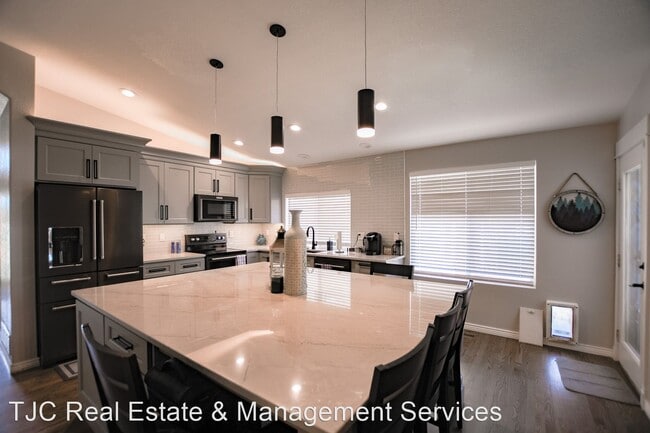 Building Photo - 4 br, 3 bath House - 6458 Trappers Trail Ave
