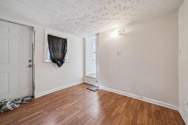 Building Photo - 2819 Spring Garden Ave