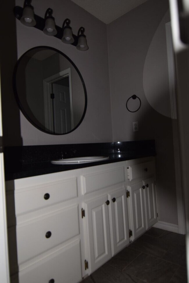 Building Photo - 3900 Bristol Ln