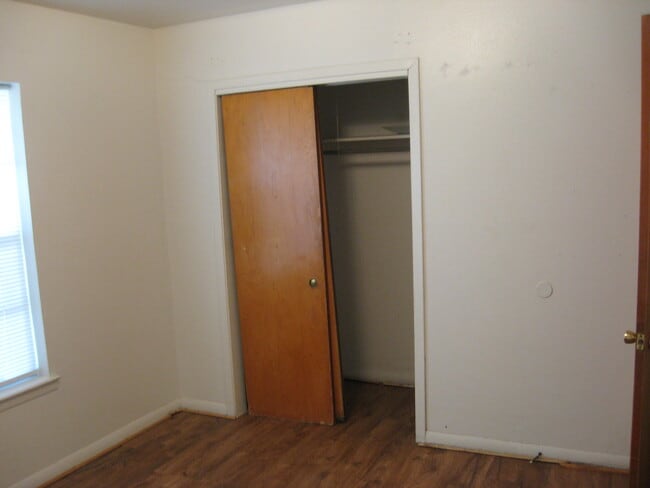 Building Photo - 1213 Park St