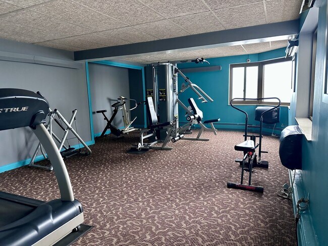 Building Photo - 7337 S South Shore Dr