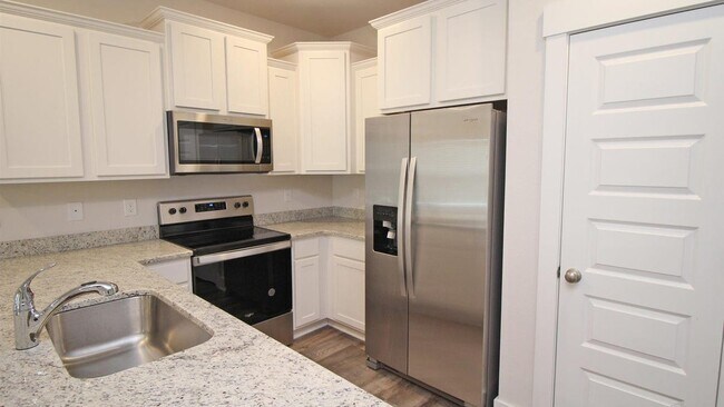 Building Photo - 1635 Iroquois Ct