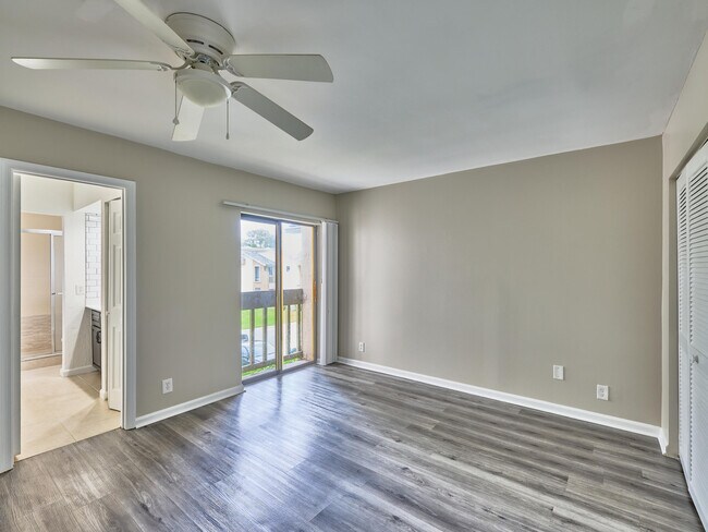 Building Photo - 6040 Glendale Dr