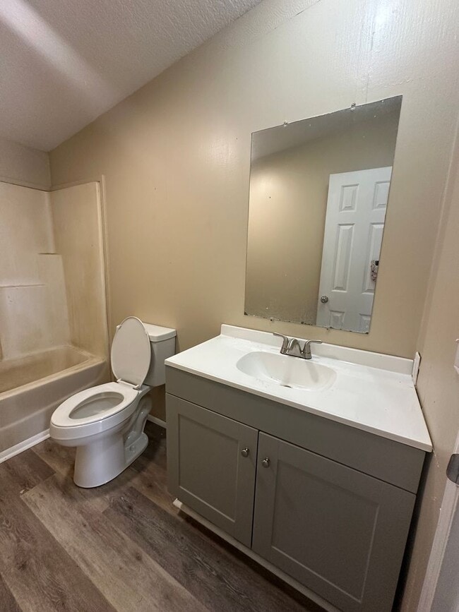 Building Photo - 3 Bed 2 Bath Waterfront Property - Under Renovations