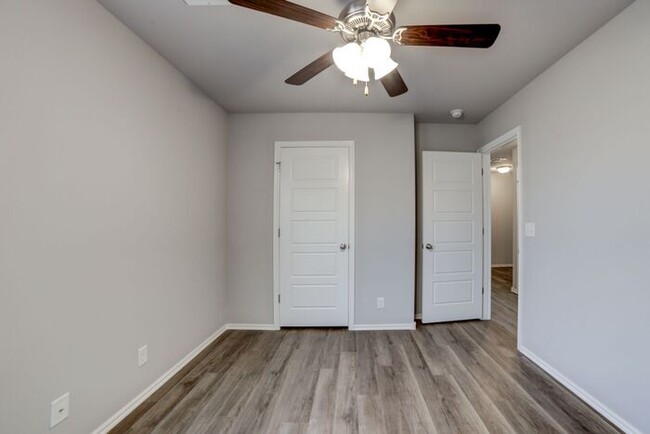 Building Photo - Brand New Luxury 4/2.5 Townhome! Move in S...