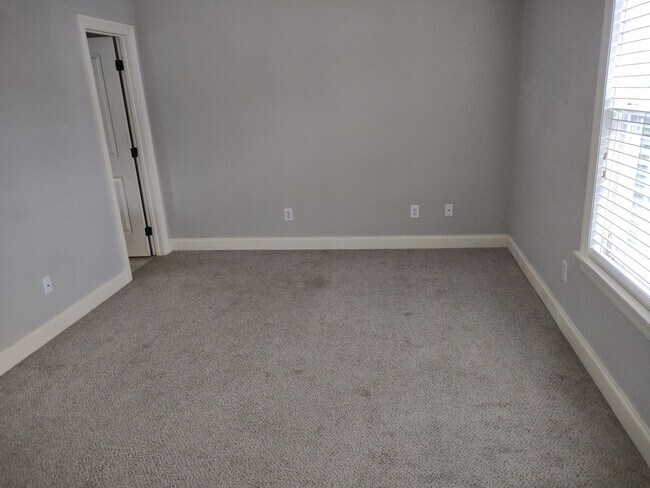 Building Photo - N State St 3508-3514 (duplex)