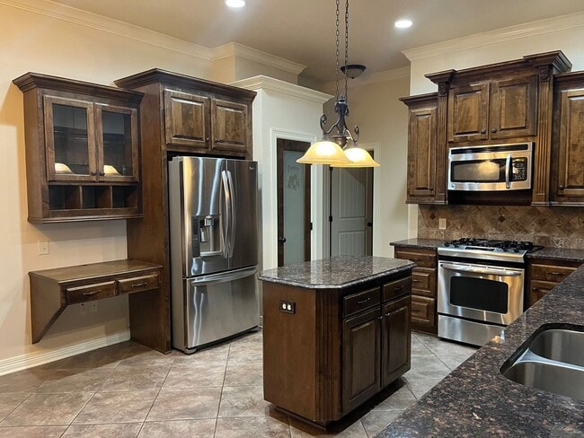 Building Photo - 321 Wood Springs