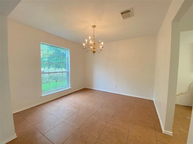 Building Photo - 3303 Bent Spring Ct