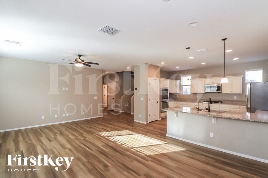 Building Photo - 5115 E Greenway St