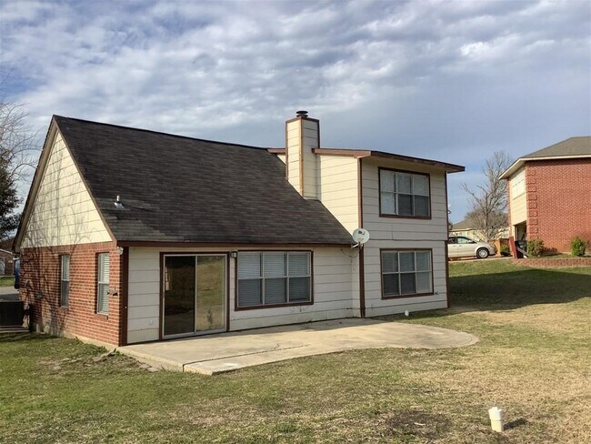 Building Photo - 13318 Hilltop Cir