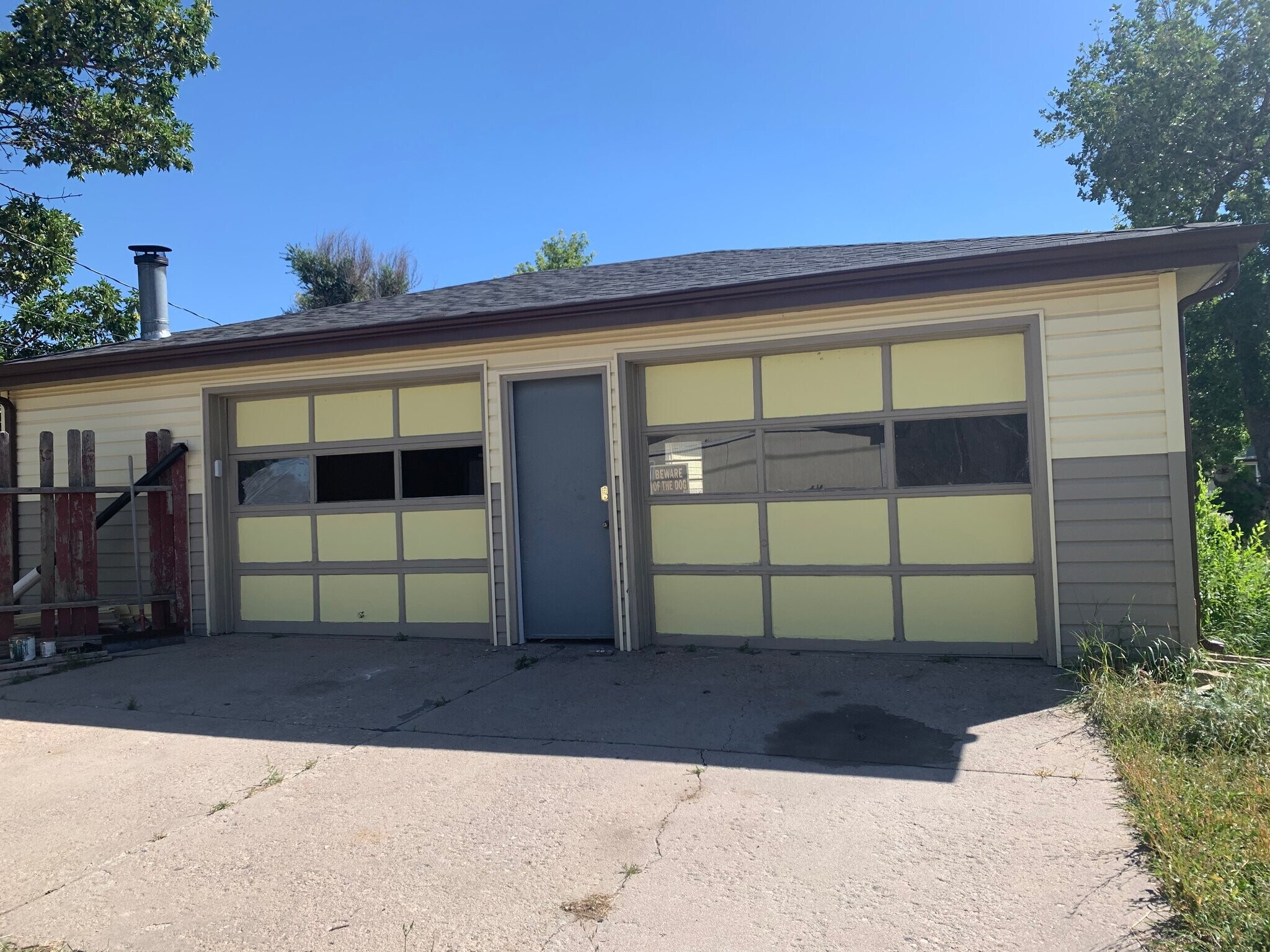 Building Photo - 2400 E 10th St