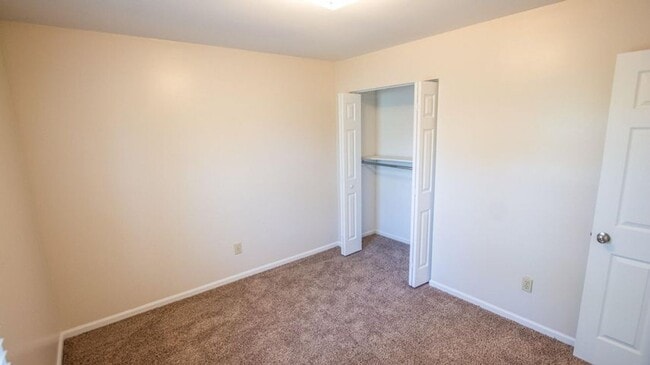 Building Photo - Gorgeous home ready to move in!