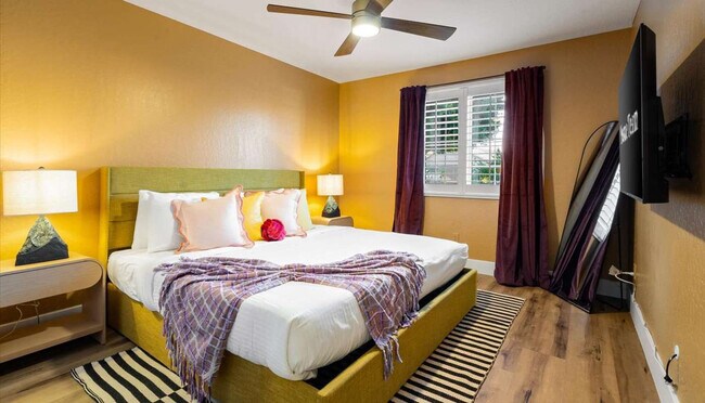 Building Photo - 2431 E Laurel St