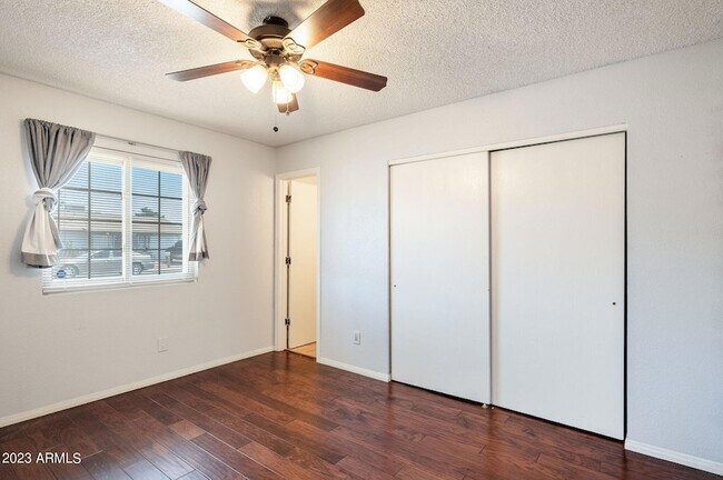 Building Photo - 964 W Hackamore St