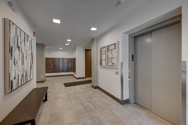 Building Photo - $2,150- 2 Bed, 2 Bath Condo in Littleton w...