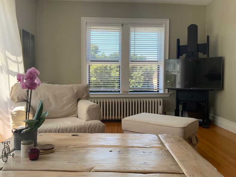 Living room - 1011 Hull Terrace
