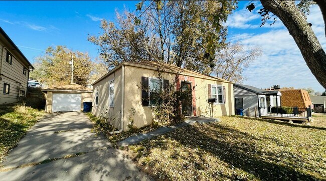 Building Photo - COMING SOON! Charming 2-Bedroom 1 Bathroom Home in Bellevue