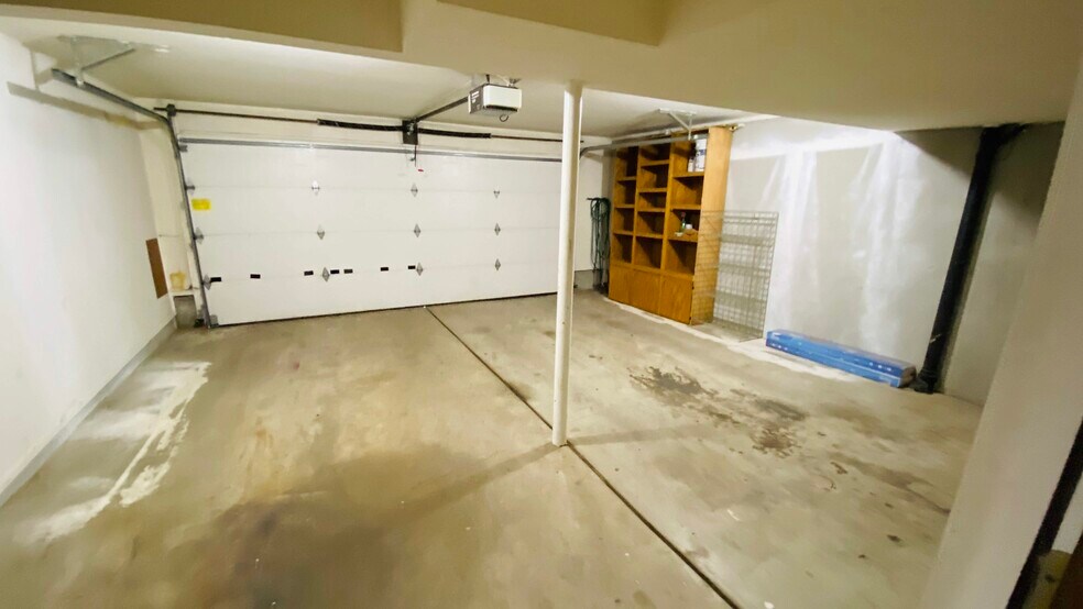 Garage - 7567 S 2160 E