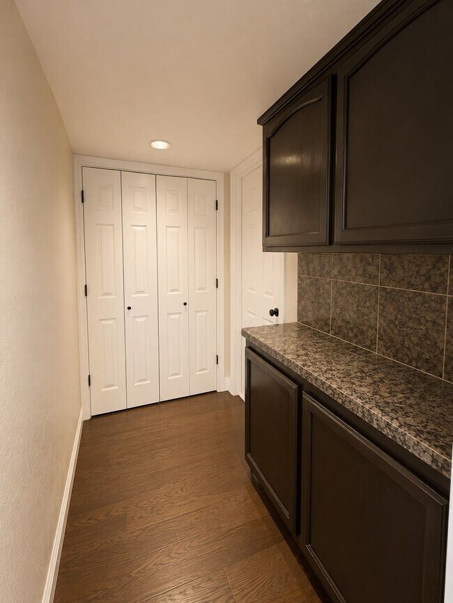 Building Photo - 742 Rambleton Dr