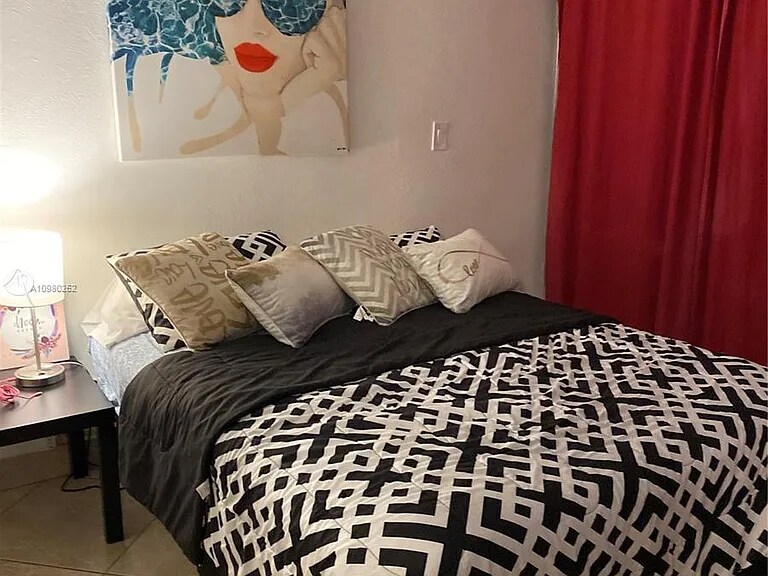 Building Photo - 8830 Fontainebleau Blvd