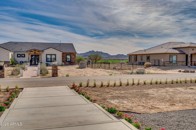 Building Photo - 22926 W La Mirada Dr