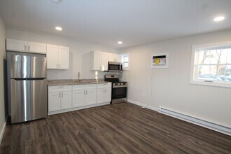 Building Photo - Beautifully remodeled and completed 1 bedroom apartment. FREE MONTH OF RENT!*