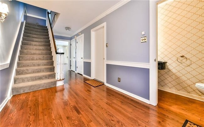 Building Photo - 5623 Fifth Ave