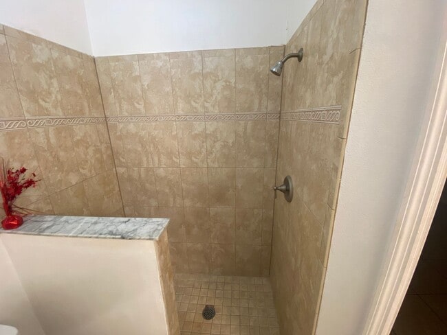 Building Photo - 909 Gateshead Ct