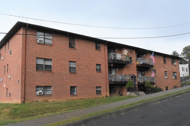 Building Photo - 501 E Walnut St