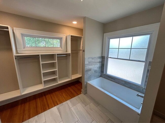 Building Photo - 600 W 26th St