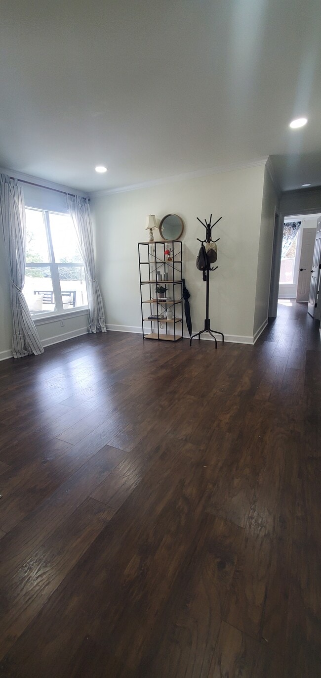 Building Photo - 33 Anna Dr