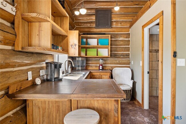 Building Photo - 218 Alexandra Ln