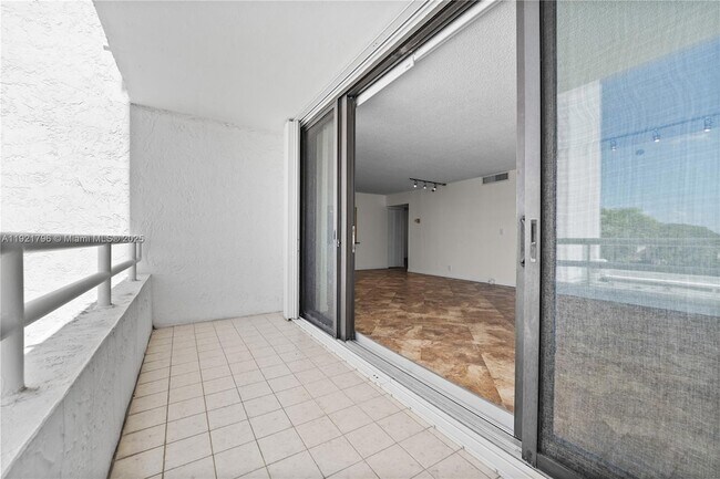 Building Photo - 20225 NE 34th Ct