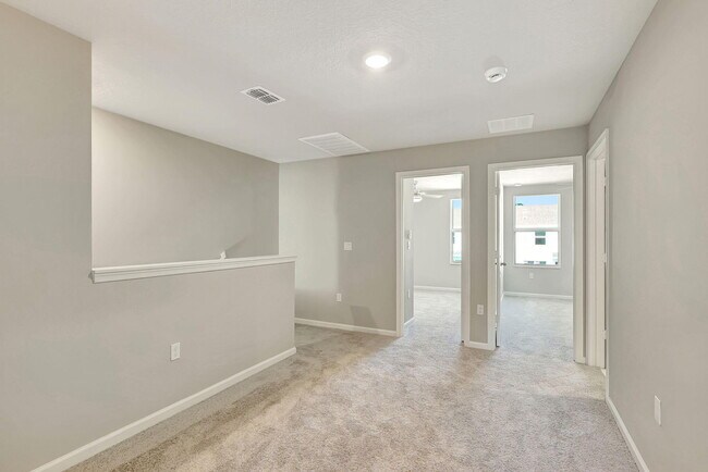 Building Photo - 5694 SE Edgewater Cir