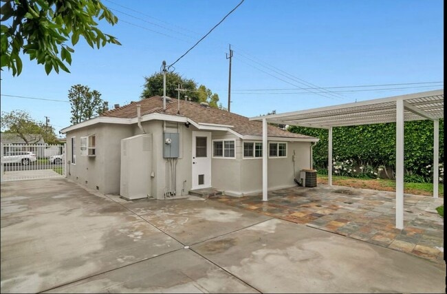 Building Photo - 923 W Orange Grove Ave