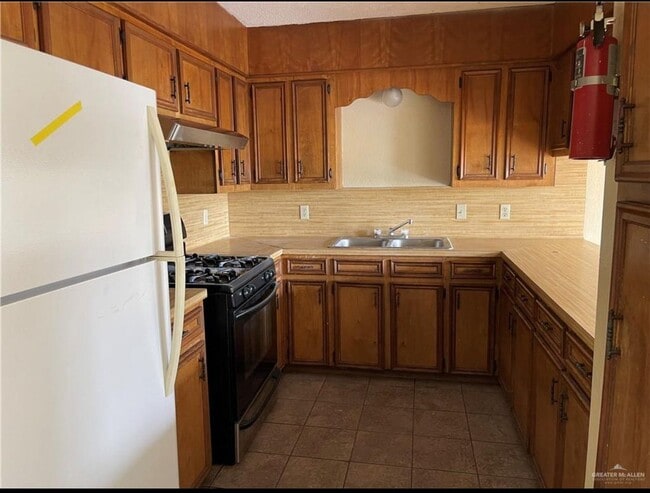 Building Photo - 2509 Erie Ave