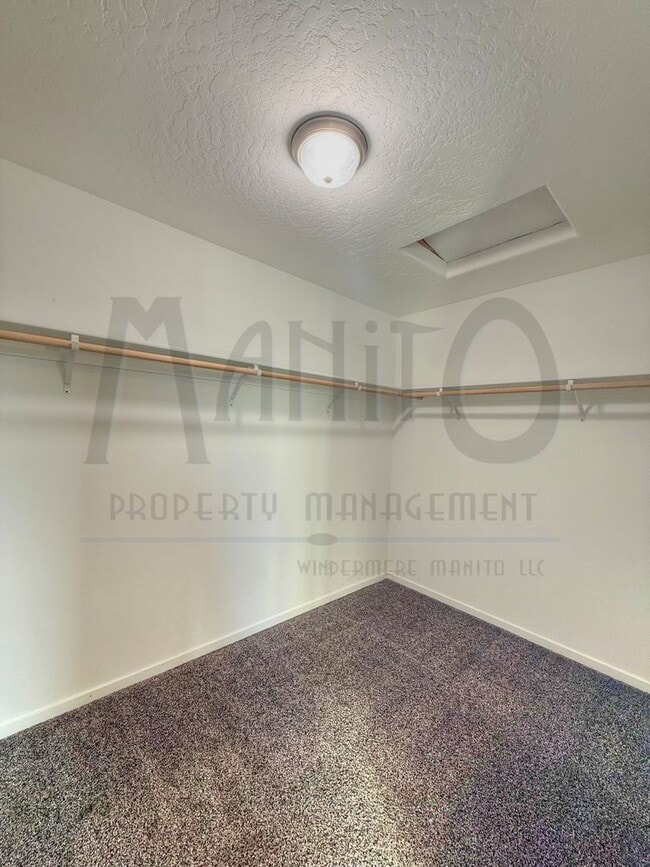 Building Photo - Spacious Airway Heights Home