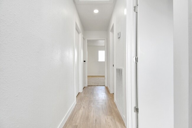 Building Photo - 9912 Cardinal St