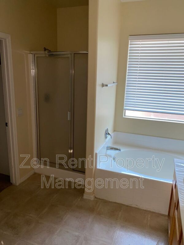 Building Photo - 4569 E Sundance Ave