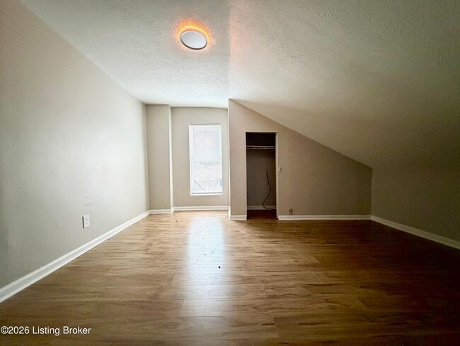 Building Photo - 2221 W Madison St