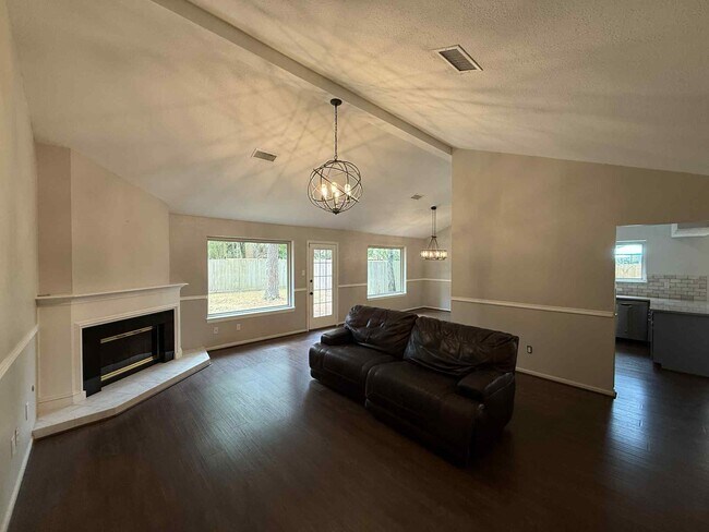 Building Photo - 36 Silver Elm Pl