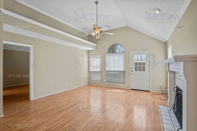 Building Photo - 2119 Amherst Dr