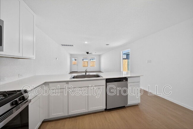 Building Photo - 479 Sarah Wy