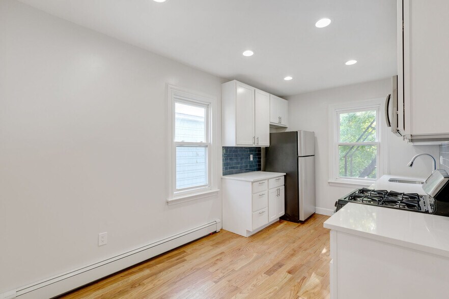 Building Photo - 161 Ashland Ave