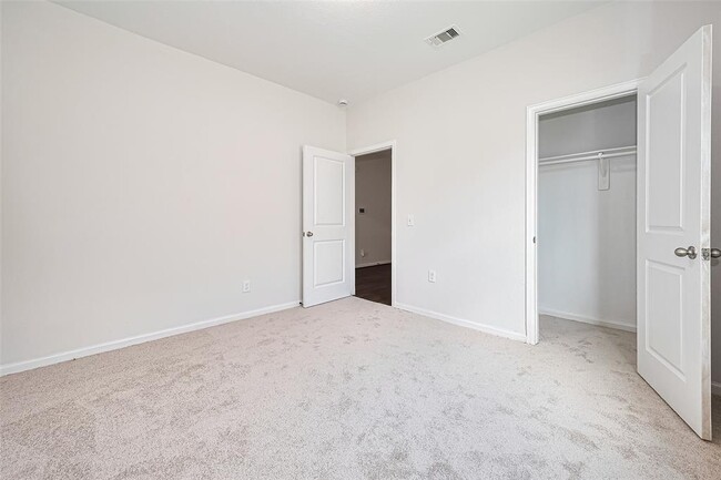 Building Photo - 1025 Banyon Tree Ln