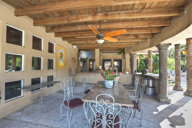 Building Photo - 614 Pine Gully Rd